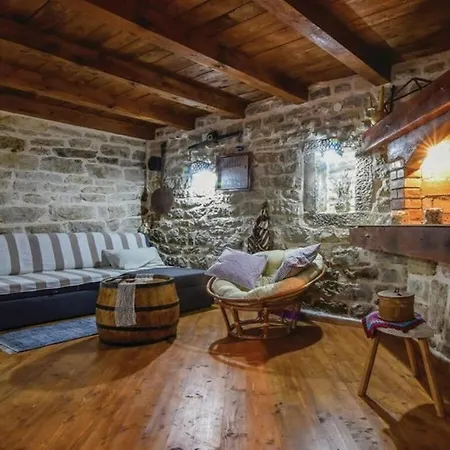 Stone Pietra Comfortable Βίλα